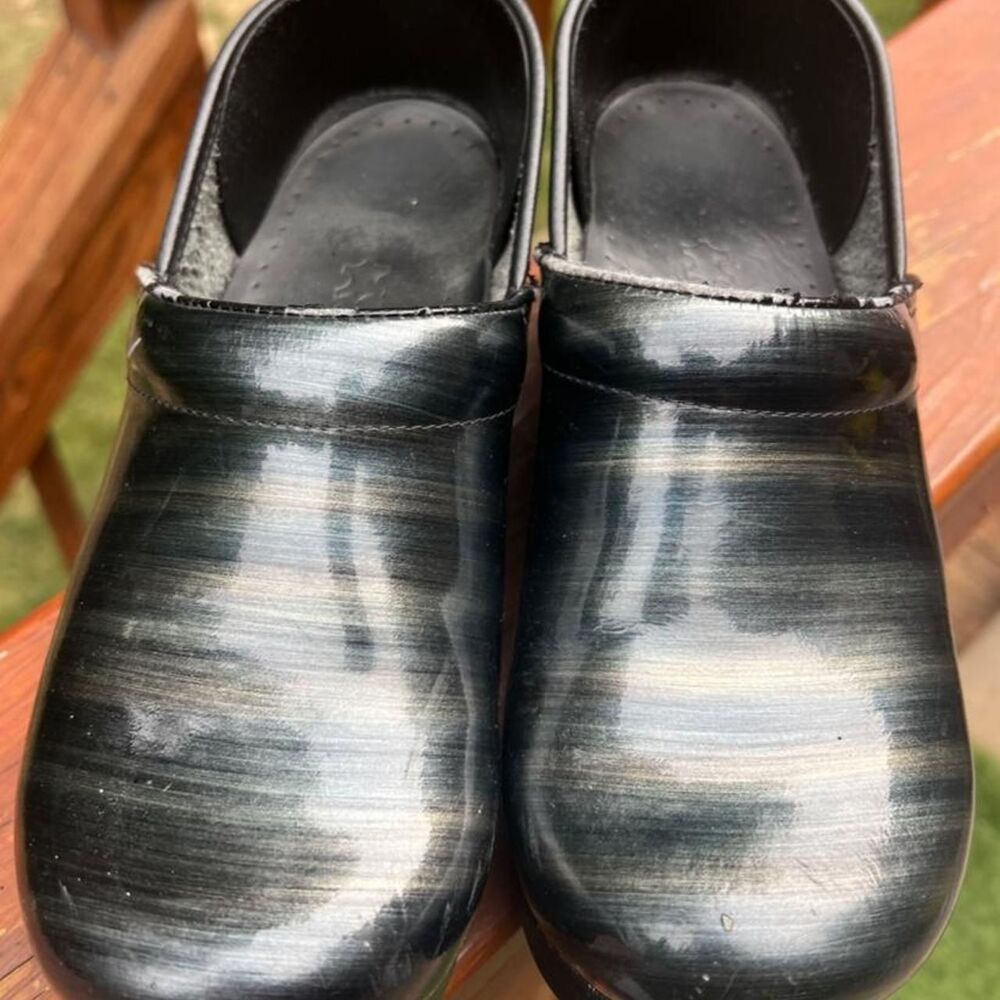 Dansko Women's 7.5 Black Metallic Patent Leather Professional Work Clogs